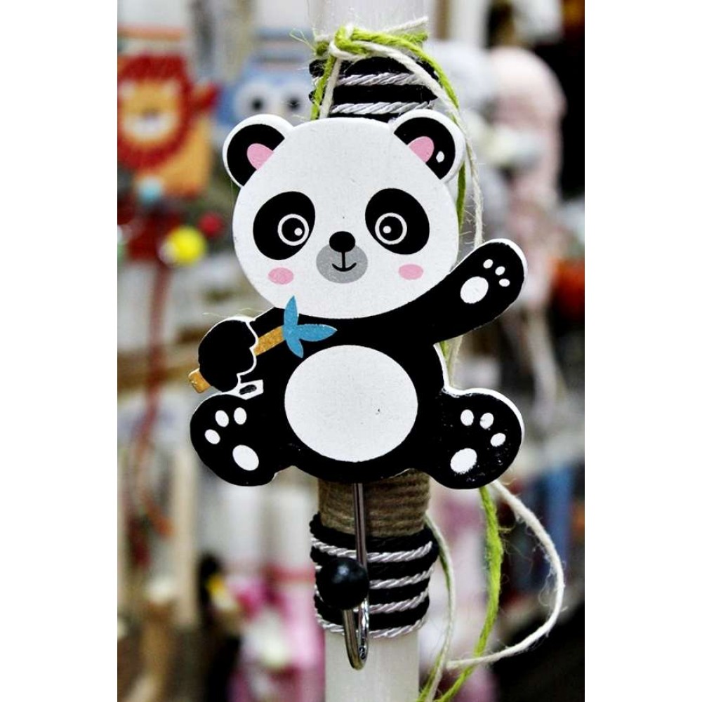 Πασχαλινή Λαμπάδα Με Ξύλινη Κρεμάστρα Panda - 003408Λ Πασχαλινή Λαμπάδα Με Ξύλινη Κρεμάστρα Panda - 003408Λ