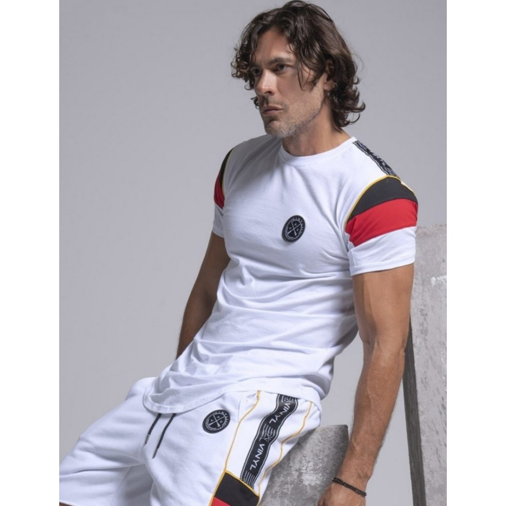 Ανδρική Βερμούδα, της εταιρείας Vinyl Art Clothing με colored logo taped -Λευκό- 0290002 Ανδρική Βερμούδα, της εταιρείας Vinyl Art Clothing με colored logo taped -Λευκό- 0290002