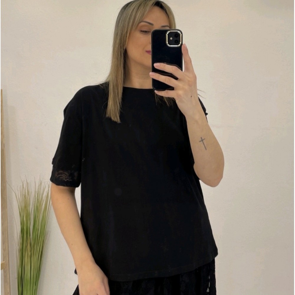 T-Shirt Μπλούζα Μακό με Δαντέλα στο Μανίκι -Μαύρο- 31504Δ T-Shirt Μπλούζα Μακό με Δαντέλα στο Μανίκι -Μαύρο- 31504Δ
