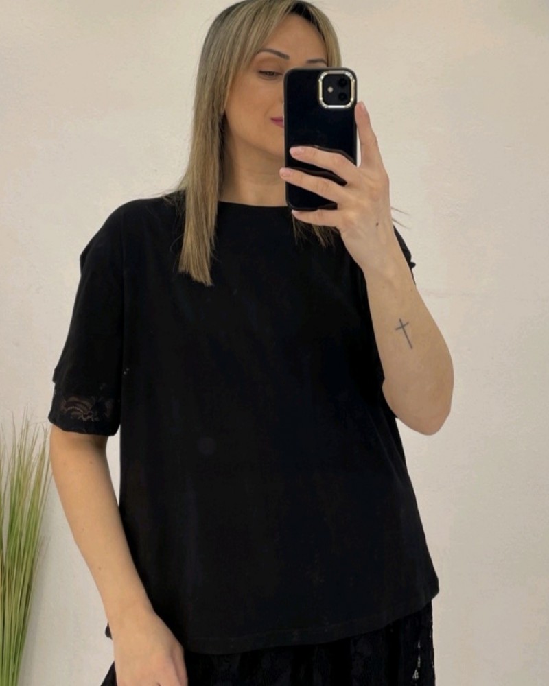 T-Shirt Μπλούζα Μακό με Δαντέλα στο Μανίκι -Μαύρο- 31504Δ