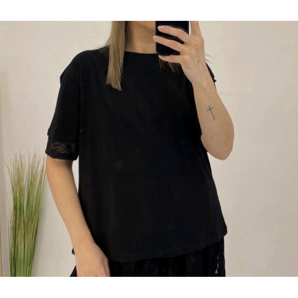 T-Shirt Μπλούζα Μακό με Δαντέλα στο Μανίκι -Μαύρο- 31504Δ T-Shirt Μπλούζα Μακό με Δαντέλα στο Μανίκι -Μαύρο- 31504Δ