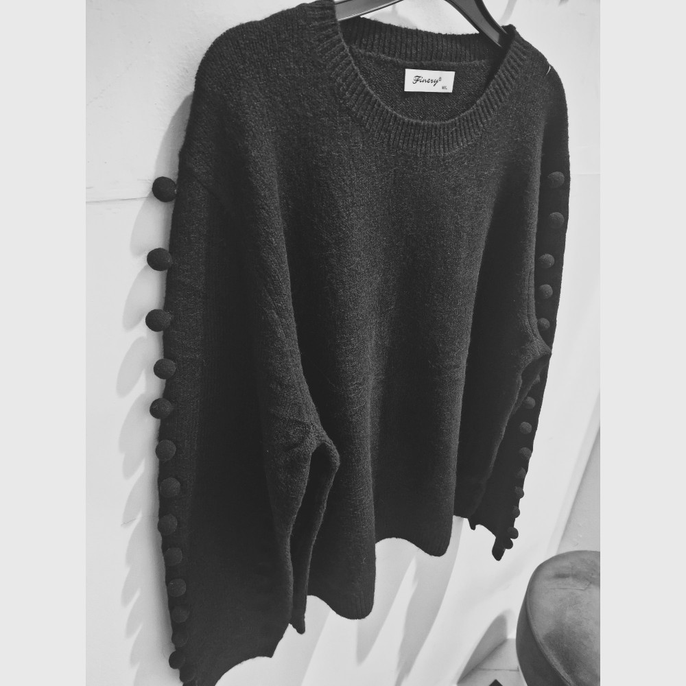 Πλεκτή Mπλούζα Πουλόβερ με Pon pon στα Μανίκια -Μαύρο- 